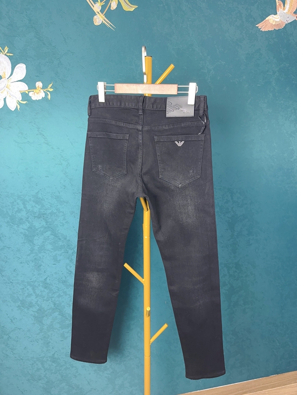 ブランドジーンズ全体デザイン